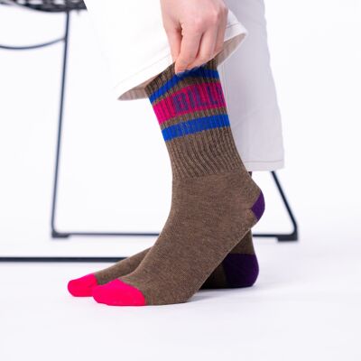 Calcetines de tenis marrones y rosas