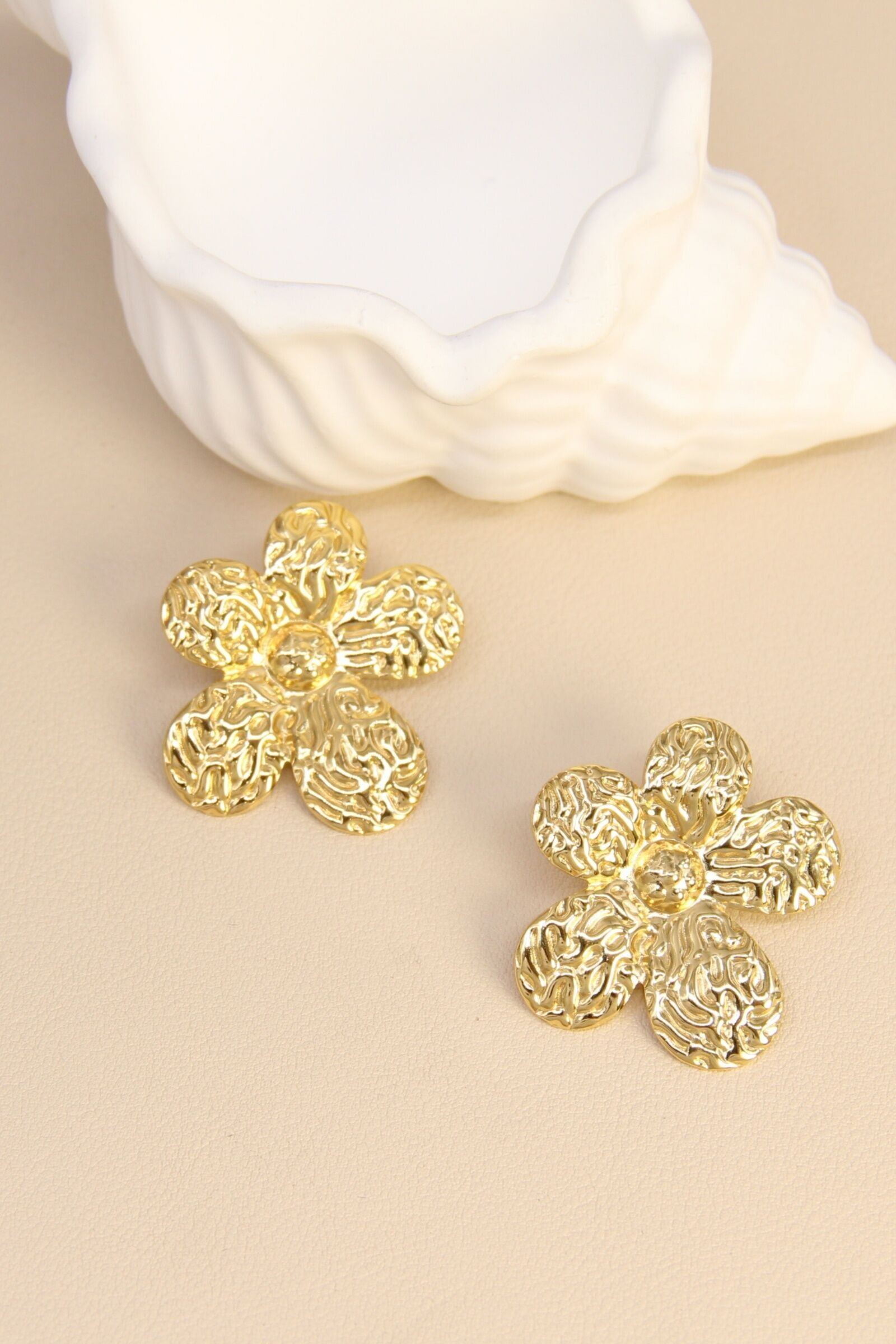 Boucles d’oreilles fleur martelée – Acier inoxydable