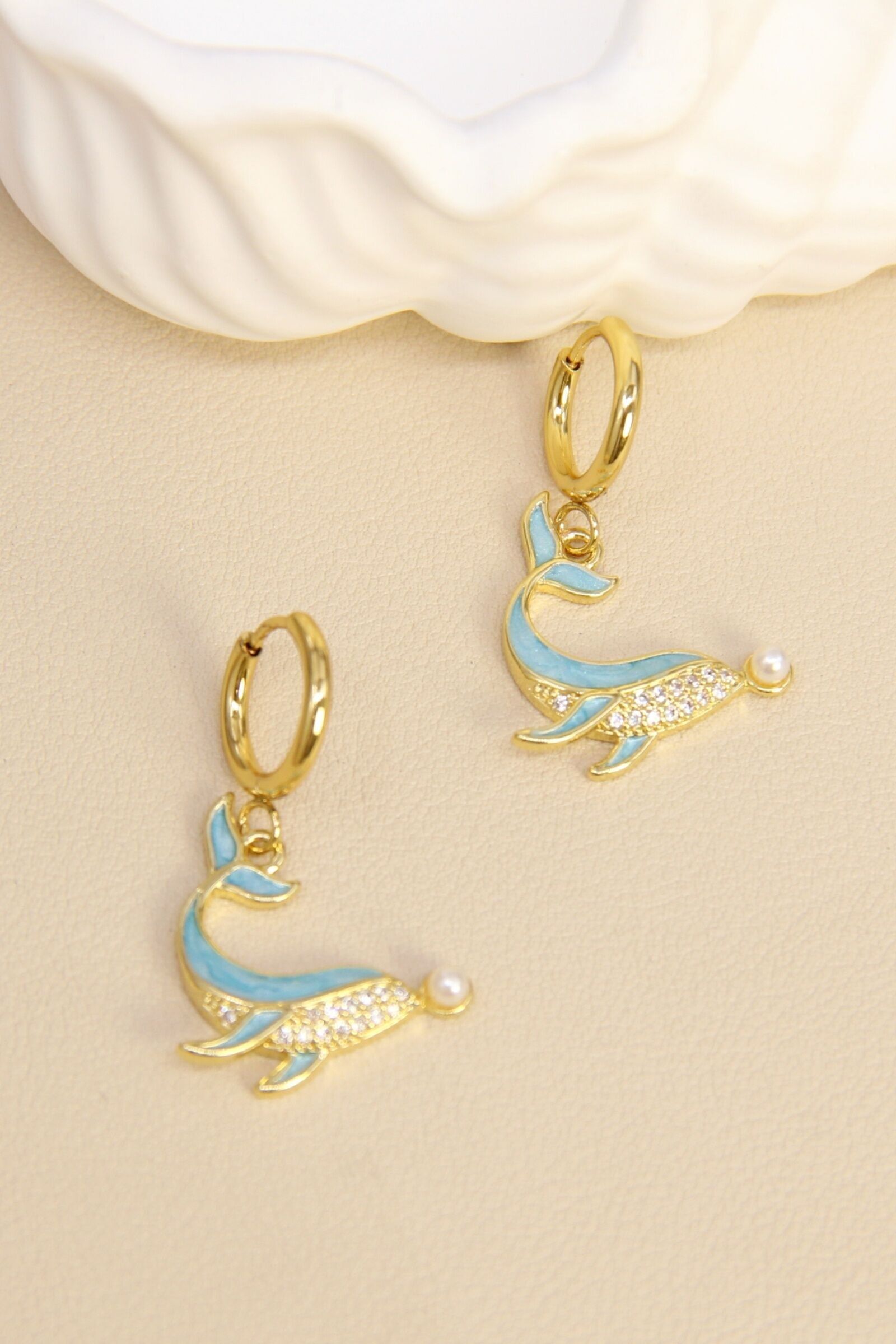 Boucles d’oreilles dauphin bleu émaillé en acier inoxydable