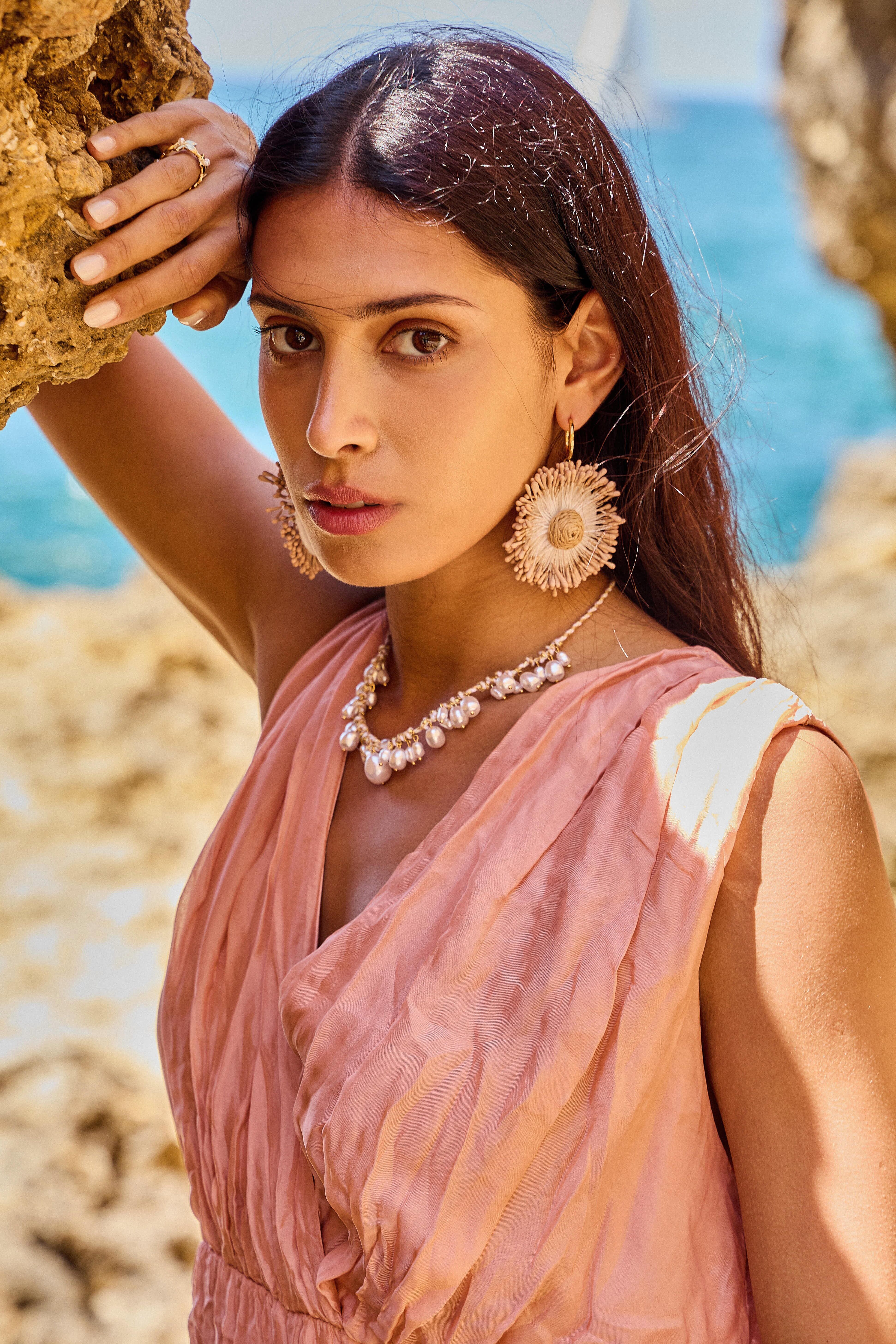 Perlen- und Flechtkette – Raffinierte Eleganz in Edelstahl