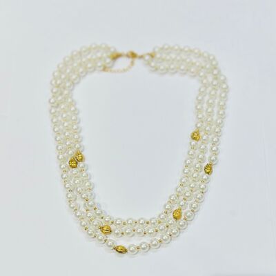 Collier 3 rangs perles resine nacre acier dore elegant