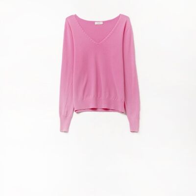 Fuschia sweater with V neckline