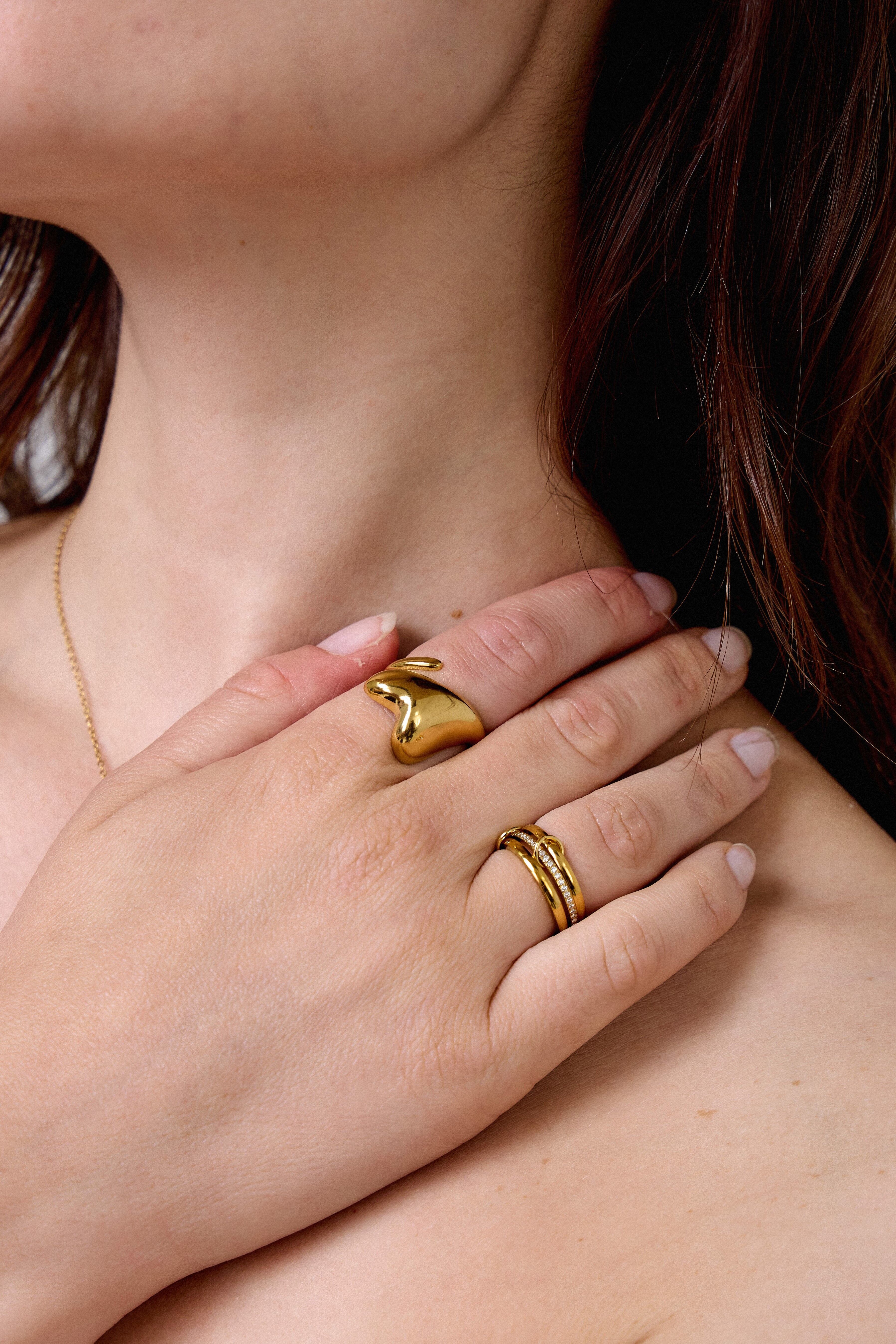 Anello triplo in acciaio: look trendy e brillante garantito!