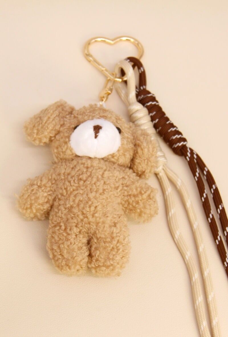 Teddybär-Schlüsselanhänger und Taschenanhänger – Weichheit und Eleganz