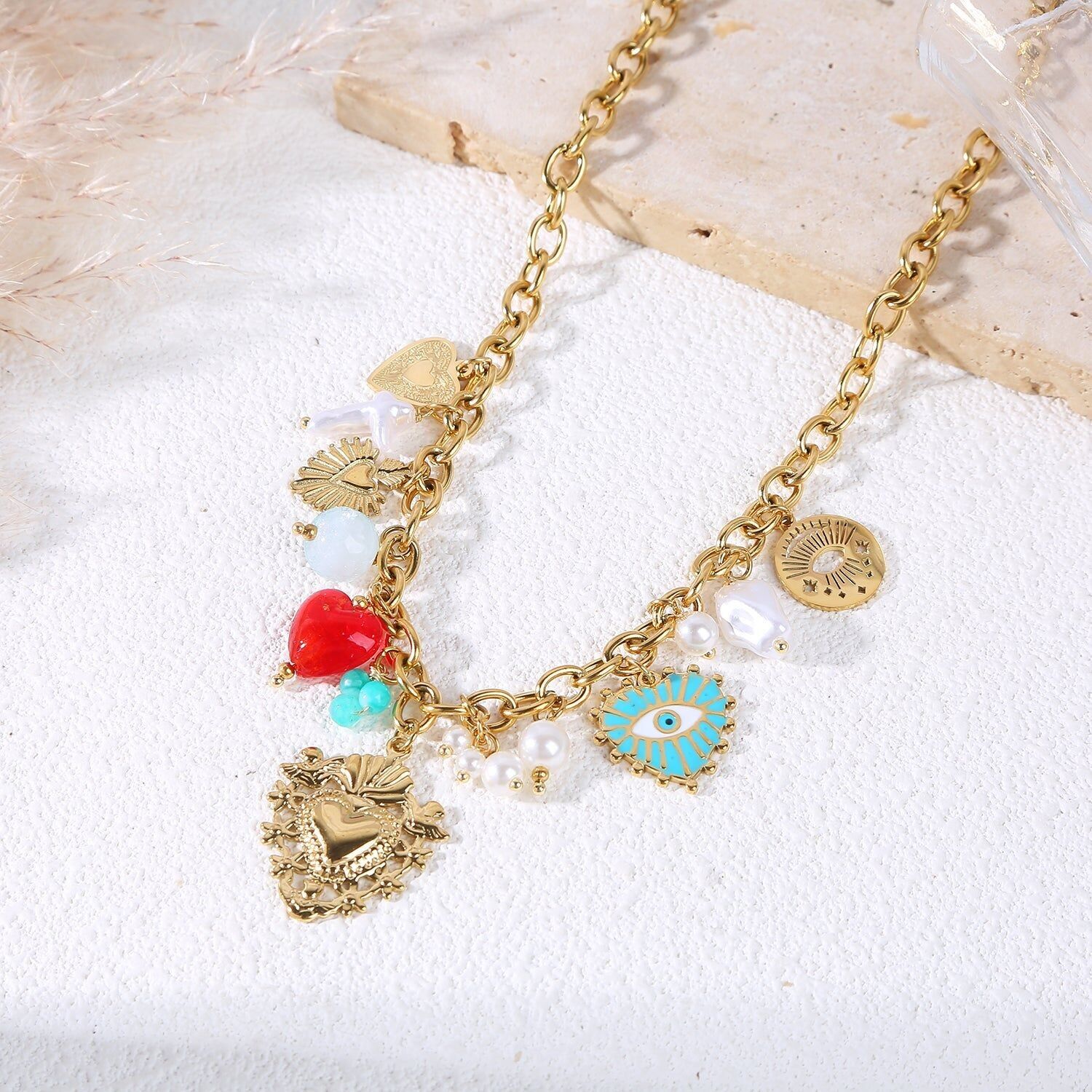 Collana a catena in oro con ciondoli ex voto e occhio