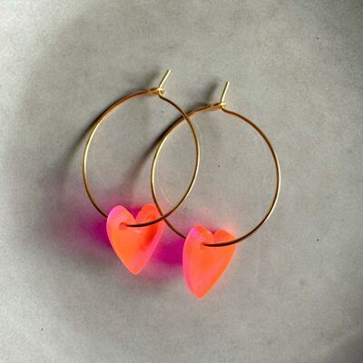 Boucles d'oreilles créoles Lume Charms | Cœur rose fluo