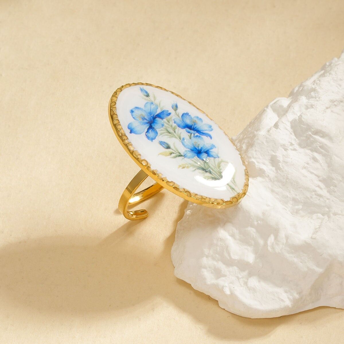 Anello ovale con fiore blu