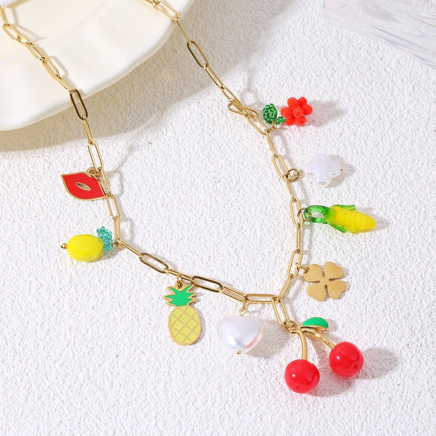 Collana a catena in oro con ciondoli a forma di frutta