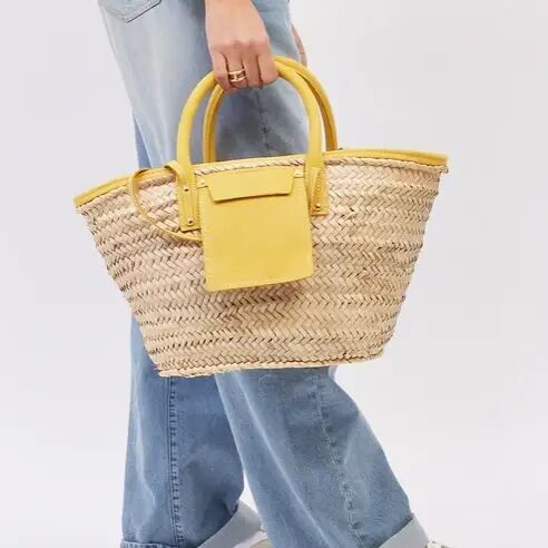 Die „Soli“-Raffia-Einkaufstasche – Beige-gelber handgewebter marokkanischer Korb