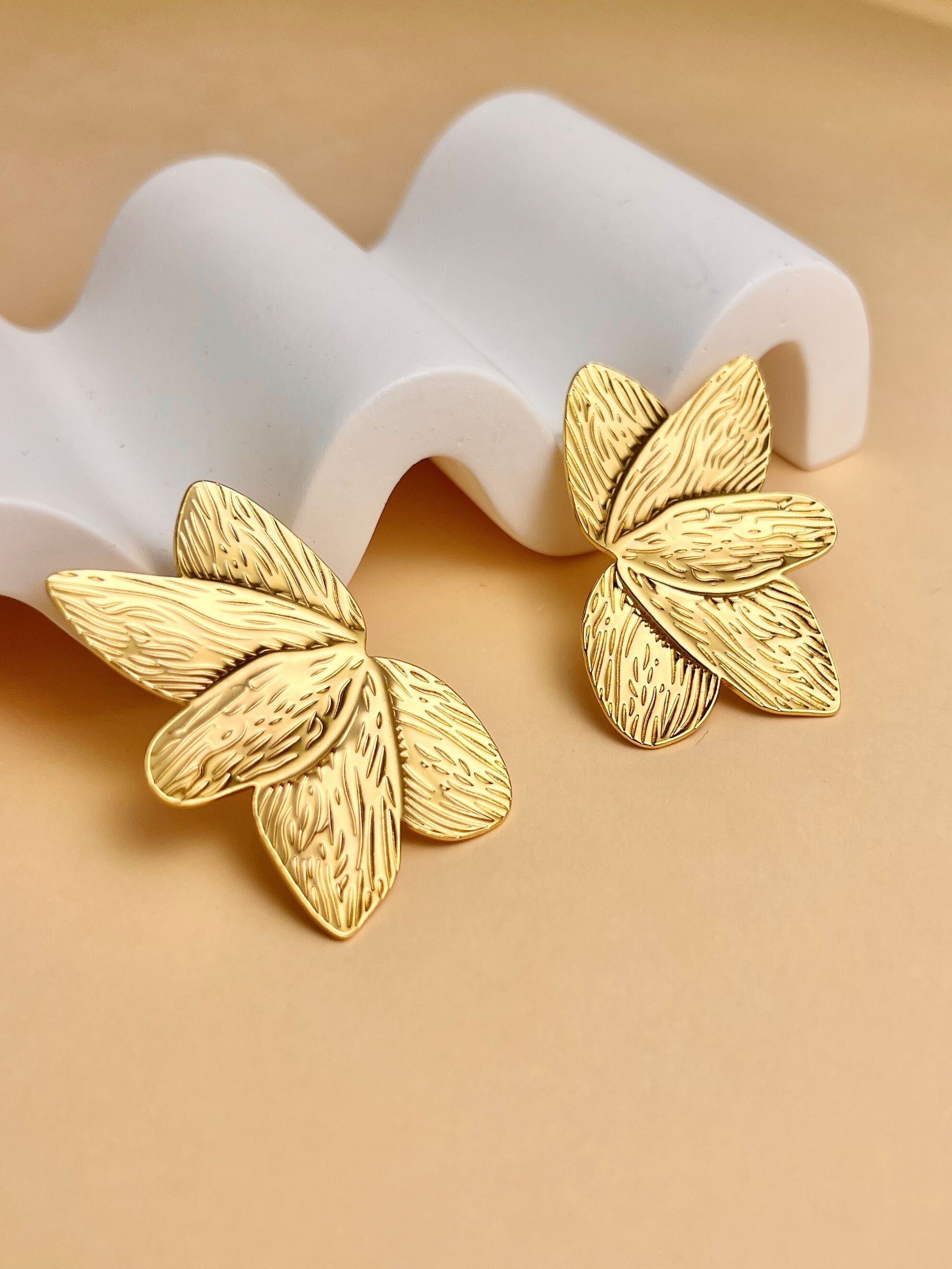 Ohrringe mit Blattblüten aus Edelstahl