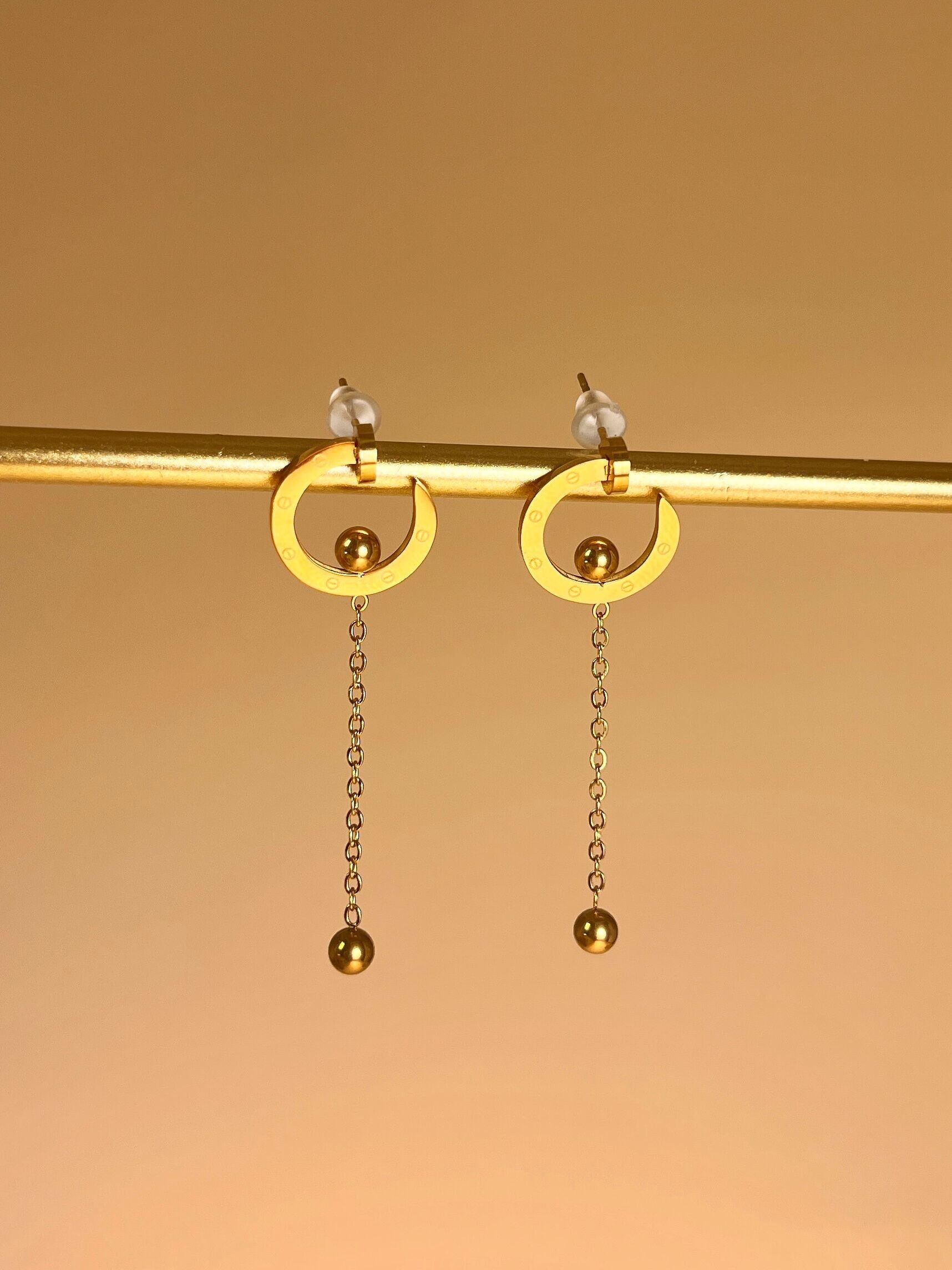 Ohrstecker mit Kette aus Edelstahl