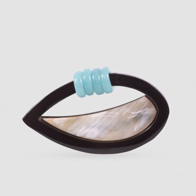 Anello a forma di pesce in corno e resina