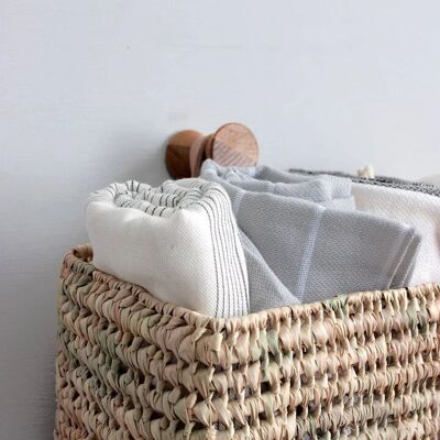 Handwoven Moroccan Wall Basket – Natural Palm Leaf Hanging Basket