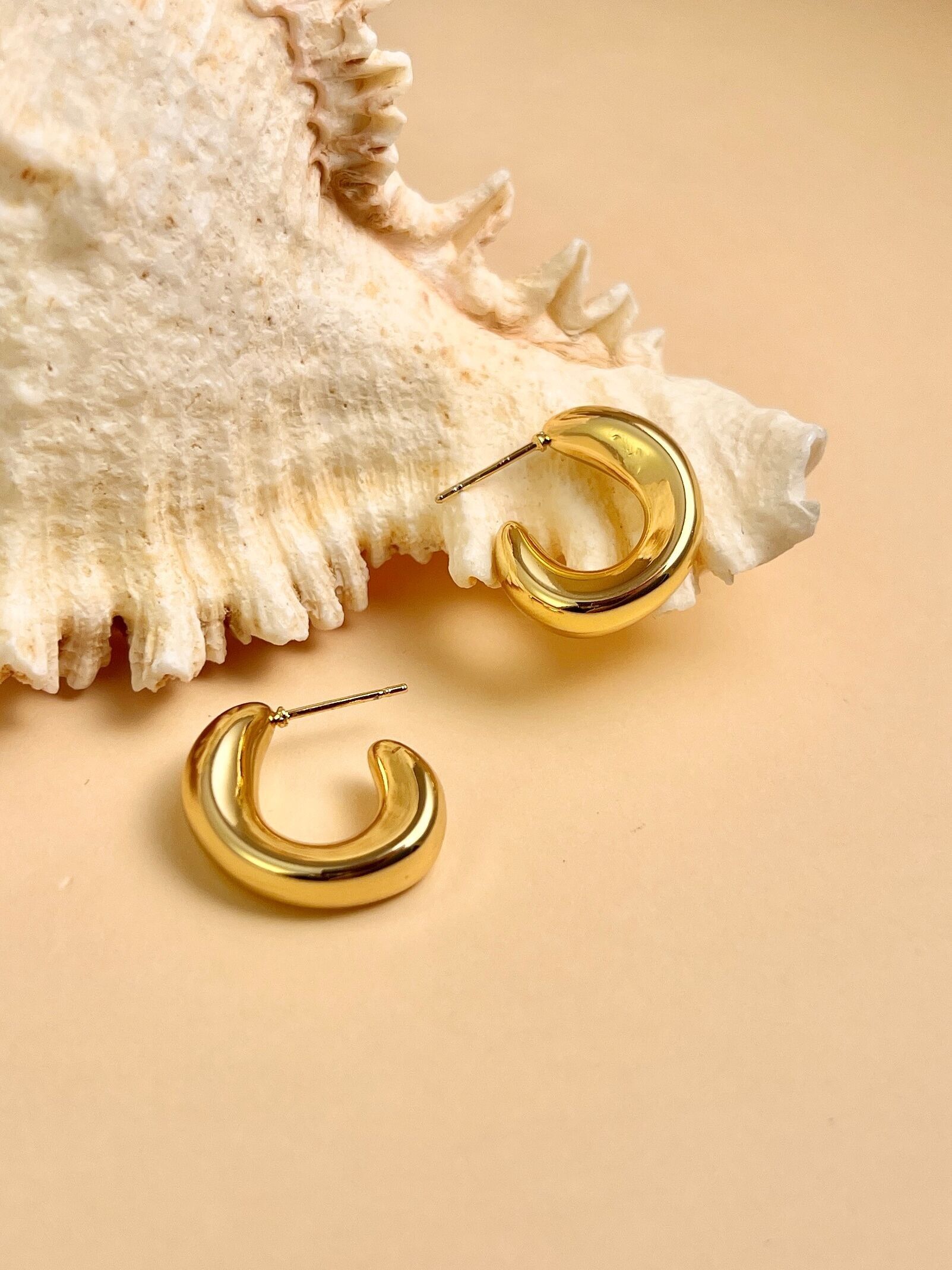 Minimalist chic stainless steel gold chunky hoop earrings