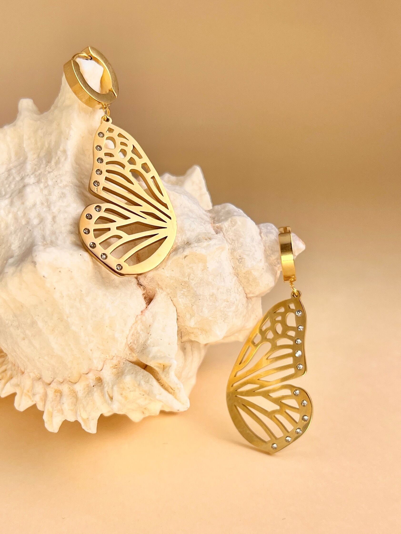 Openwork butterfly earrings in gold-plated stainless steel