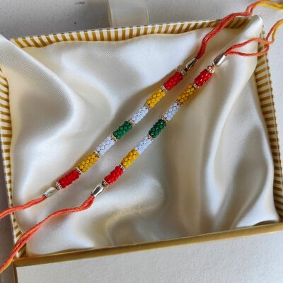 Rakhi con cuentas multicolores para Raksha Bandhan