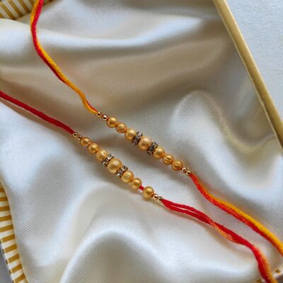Rakhi de cuentas enhebradas en amarillo dorado para el Raksha Bandhan del hermano