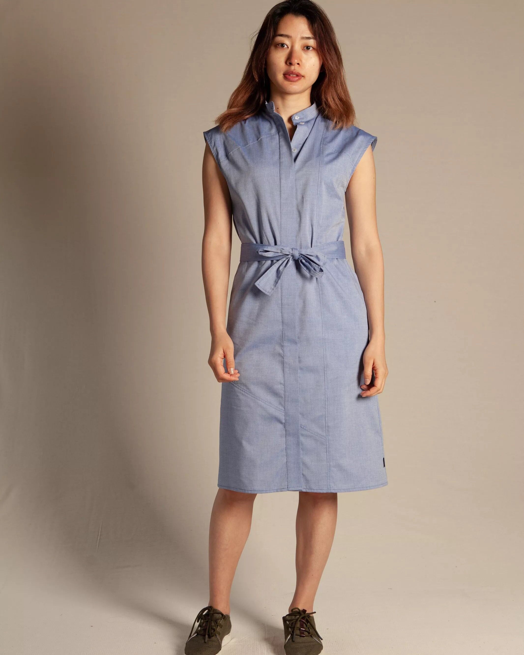 Vestido azul reciclado con estampado. Hecho en Francia.