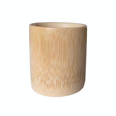 Copa de bambú hecha a mano