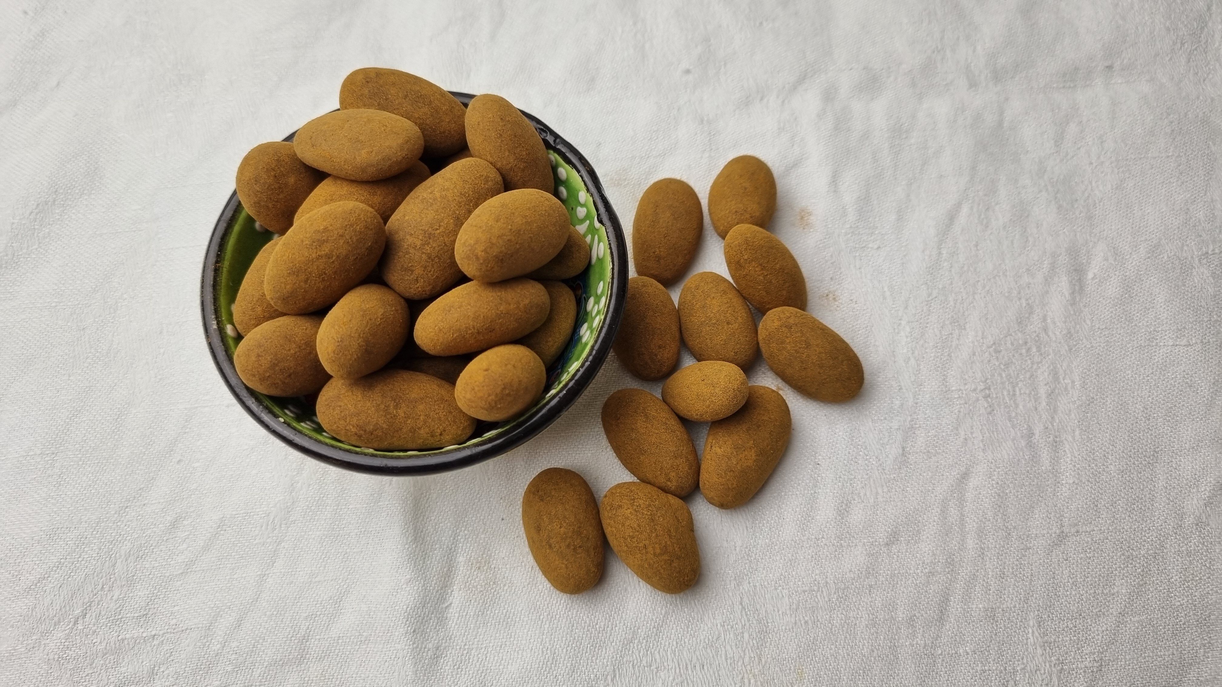 Chocolate and cinnamon almonds