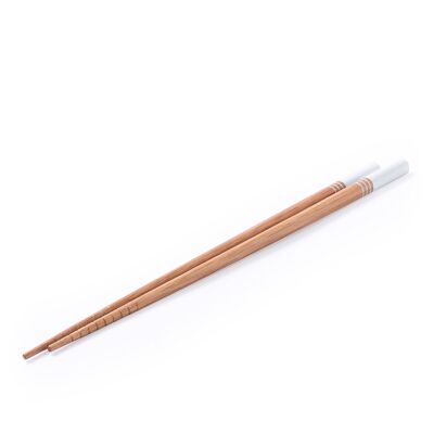 Nesty, a set of 2 bamboo chopsticks with accessories, presented in an individual case.Color: White