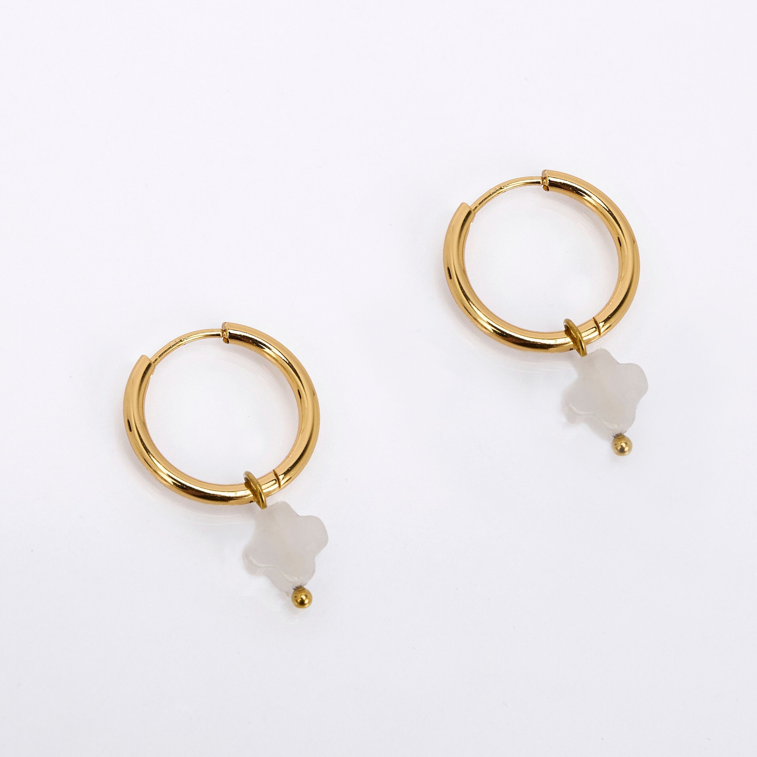 Orecchini a cerchio in acciaio inossidabile dorato con pietra naturale a forma di trifoglio - Set da 5