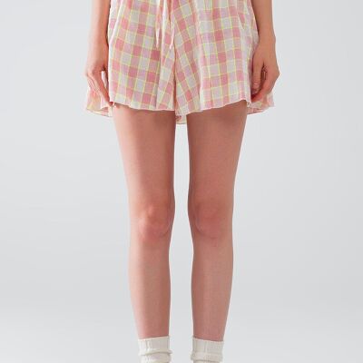 Short à imprimé à carreaux roses et détails resserrés à la taille