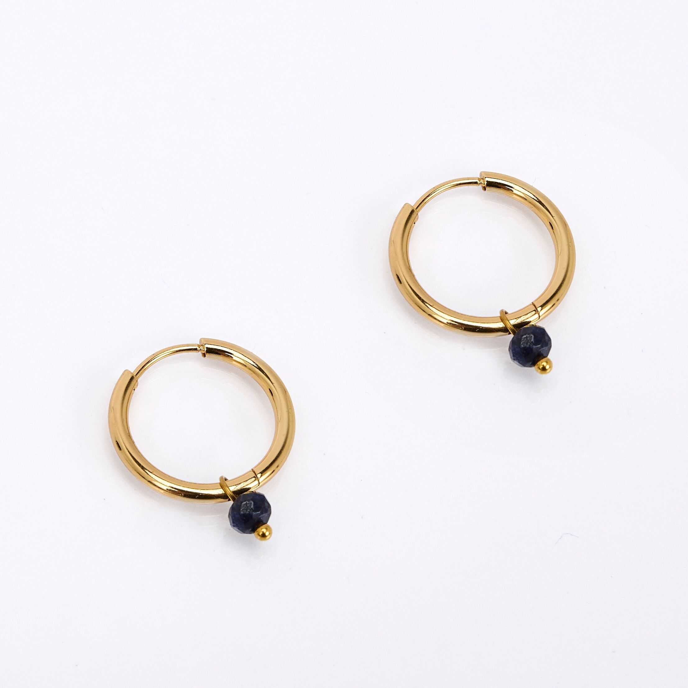 Orecchini a cerchio in acciaio inossidabile placcato oro con pietra di agata colorata – forma ellittica