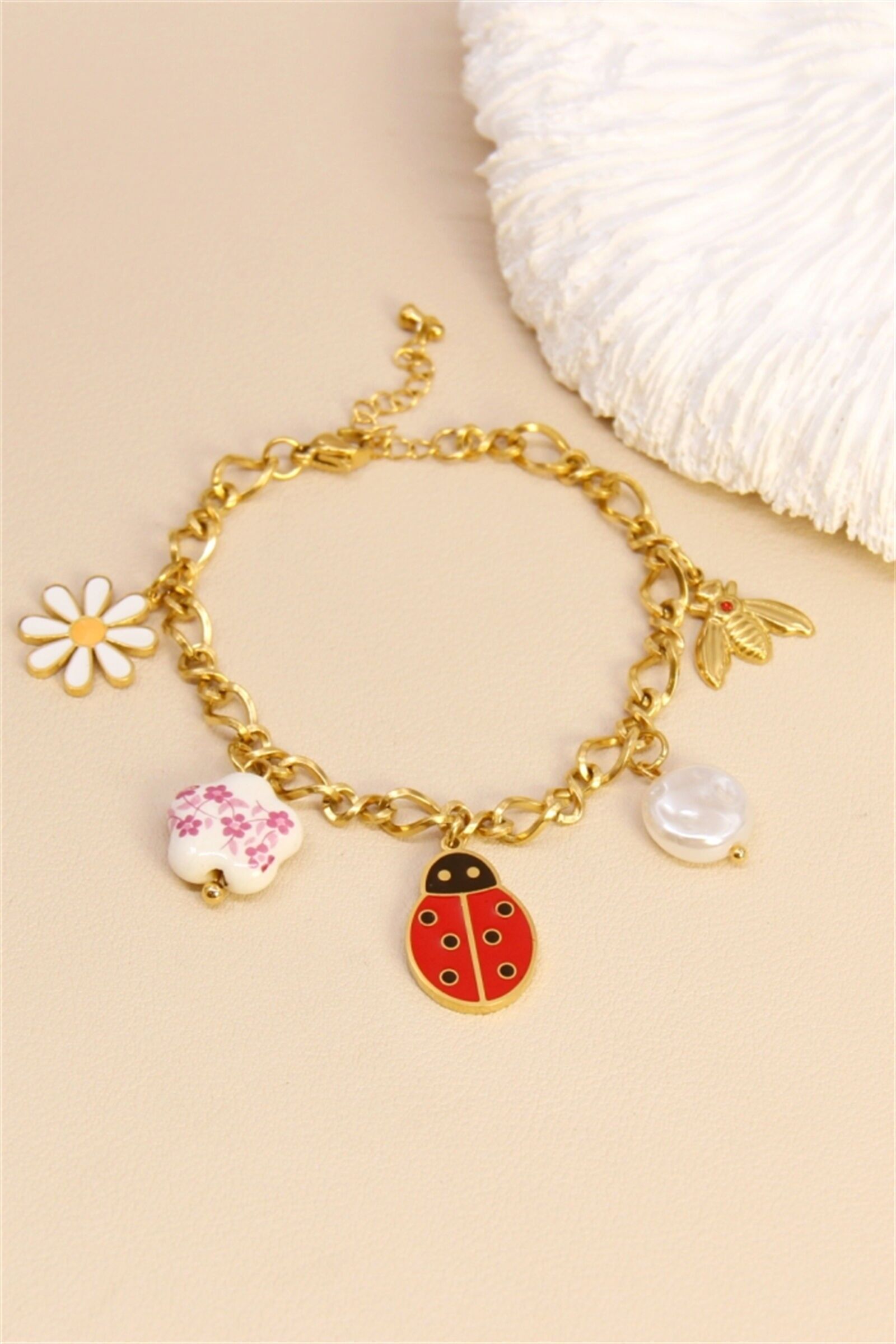 Marienkäfer & Blumen Charm Armband – Trendy Frühlingsschmuck