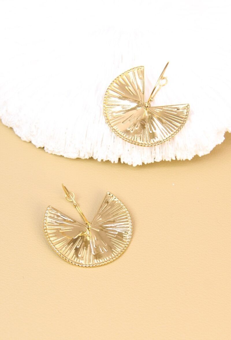 Goldene Sonnenohrringe – Ein unwiderstehliches Funkeln