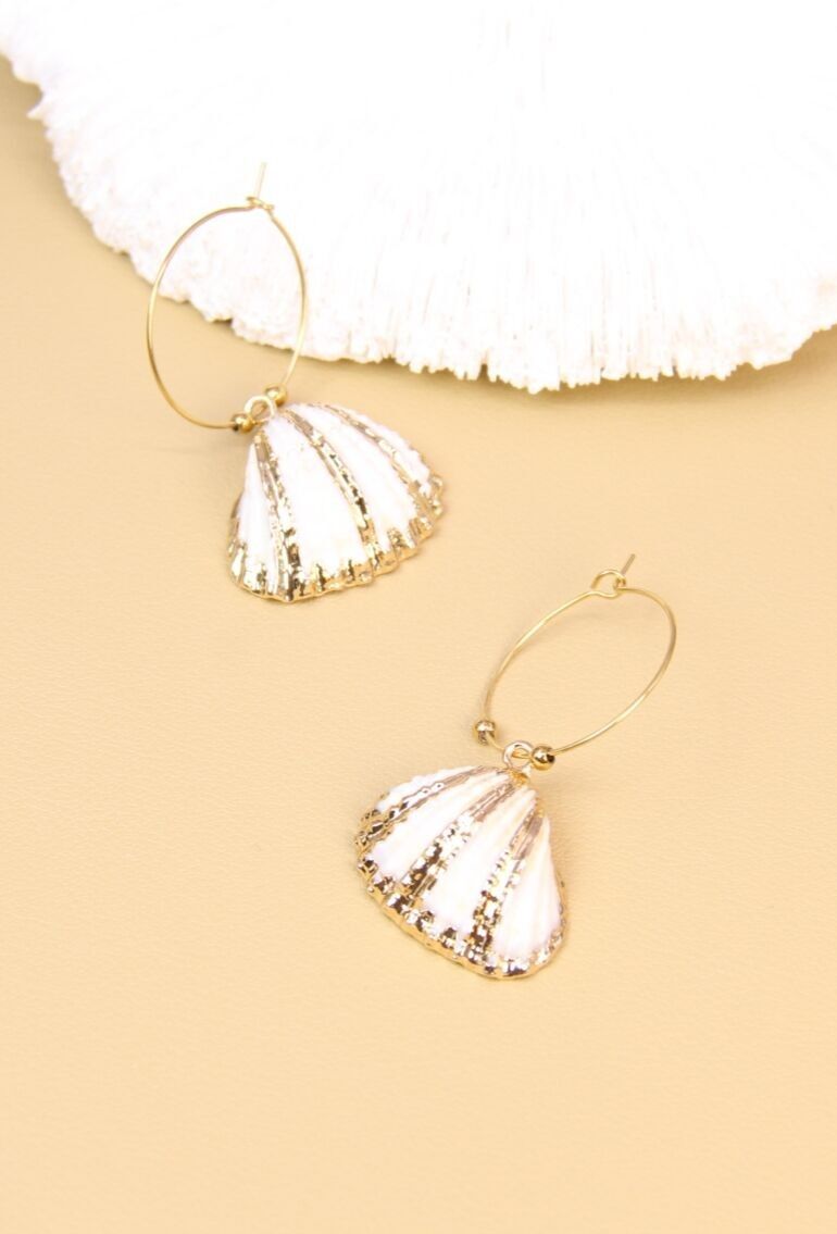 Goldfarbene Muschel-Creolen – Schickes Küstengefühl