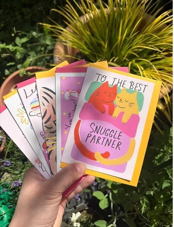 Tarjeta de gatos acurrucados