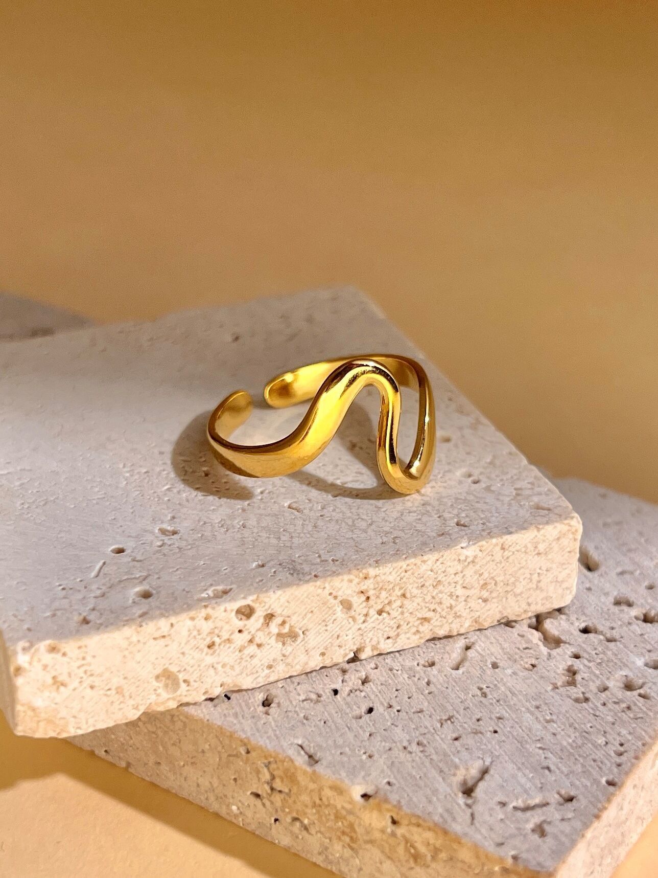 Verstellbarer Elegance-Wellenring aus Edelstahl