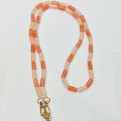 Accesorio de cadena telefónica con cuentas rectangulares de resina.