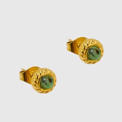 Round shaped gold chips with natural African turquoise central stone. Sold in packs of 5 identical pairs. Eelegant, thin and easy to wear.