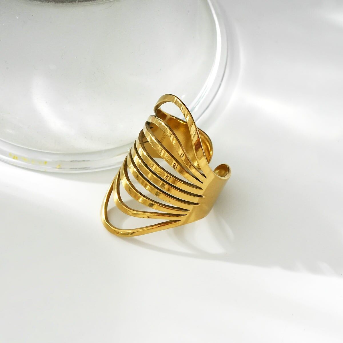 Grande anello di corda dorata