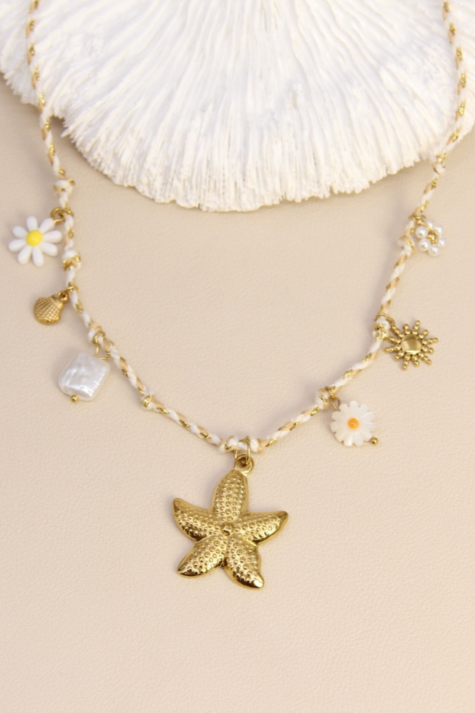Collier étoile de mer dorée & pampilles fleurs – Style bohème chic