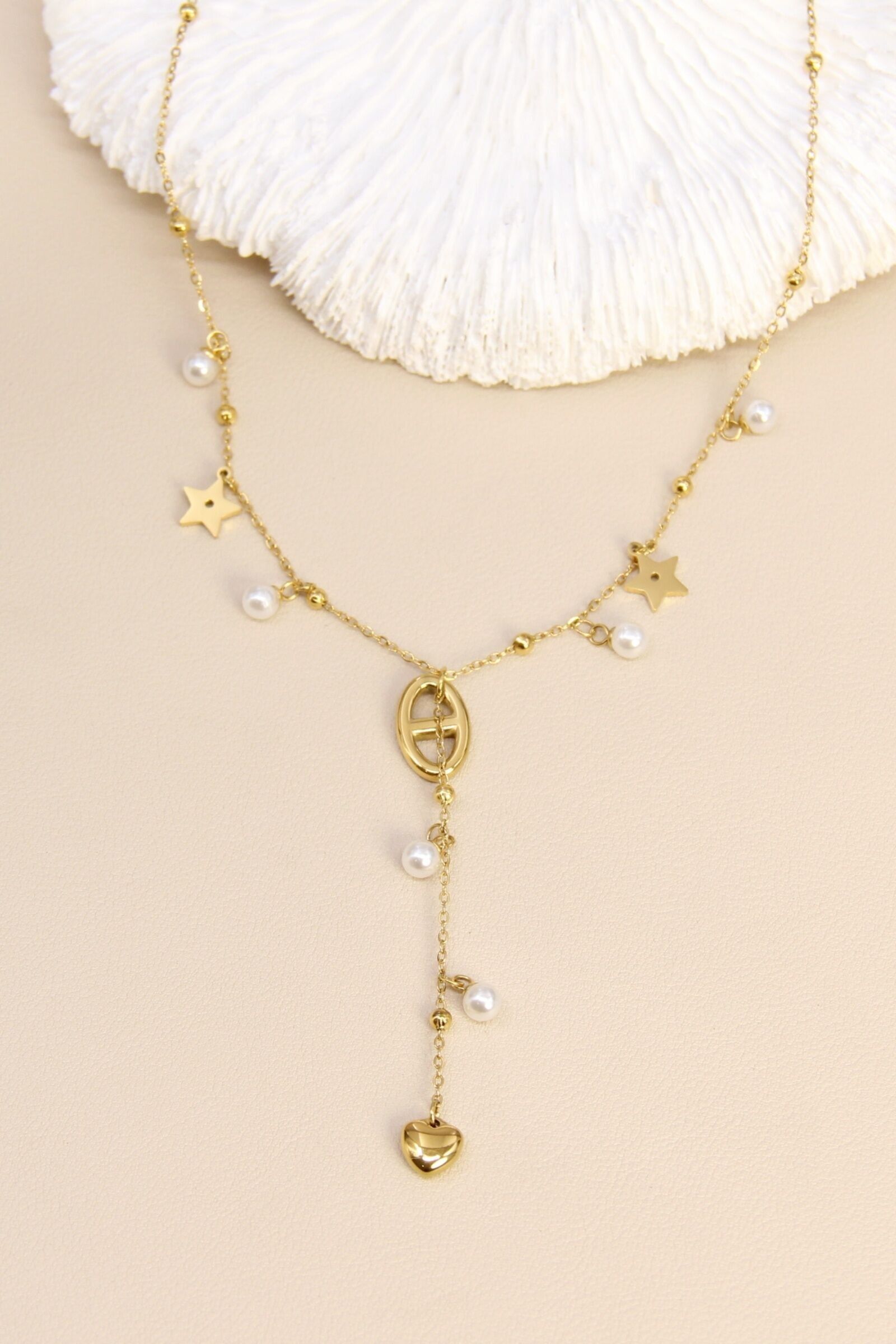 Halskette mit Perlen- und Sternanhänger – Himmlische Eleganz