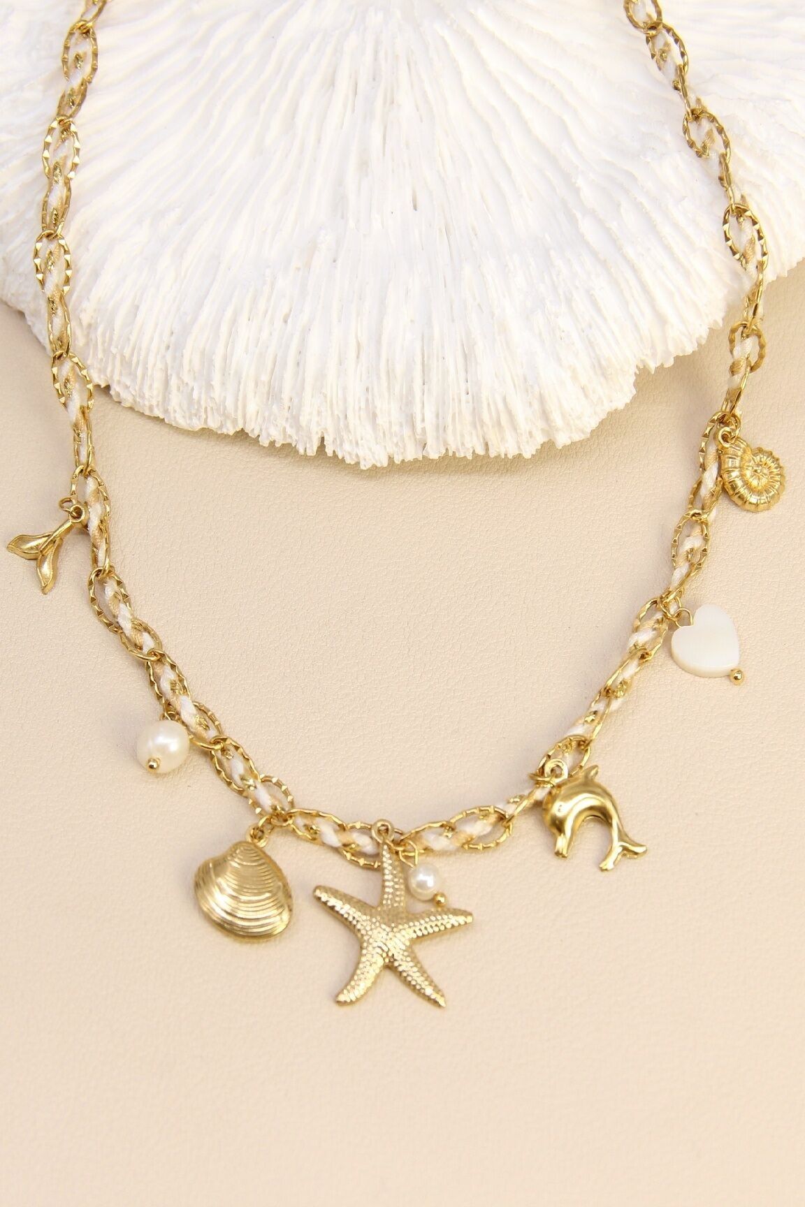 Halskette aus rostfreiem Edelstahl in Gold – Charms von Mar und Nácar