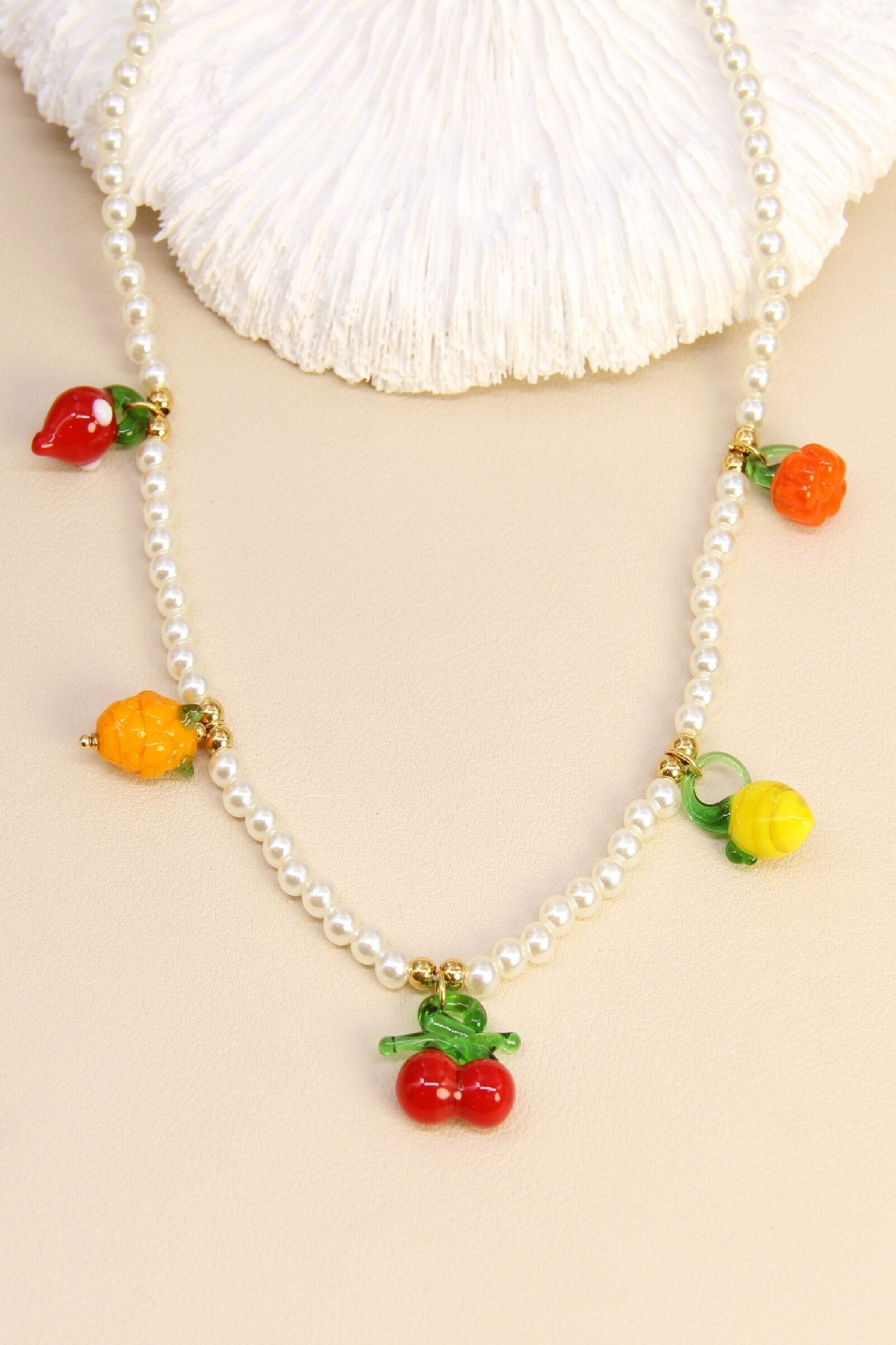 Collier perles et charms fruits en verre – Bijou tendance