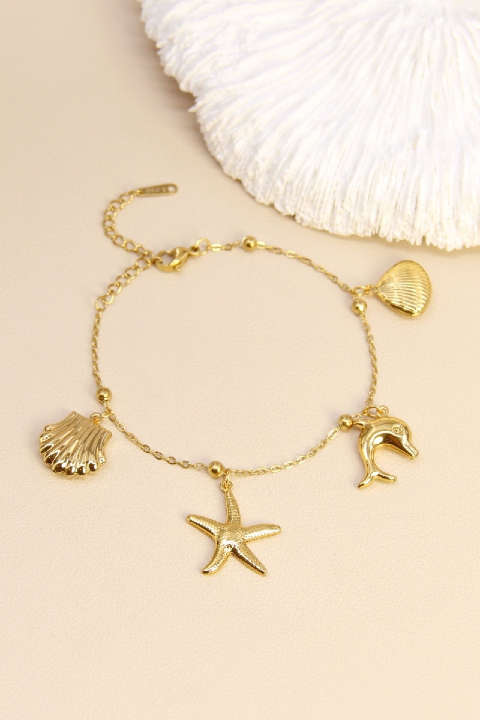 Bracelet Charm’s Doré – Breloques Mer : Étoile de Mer, Dauphin, Coquillages