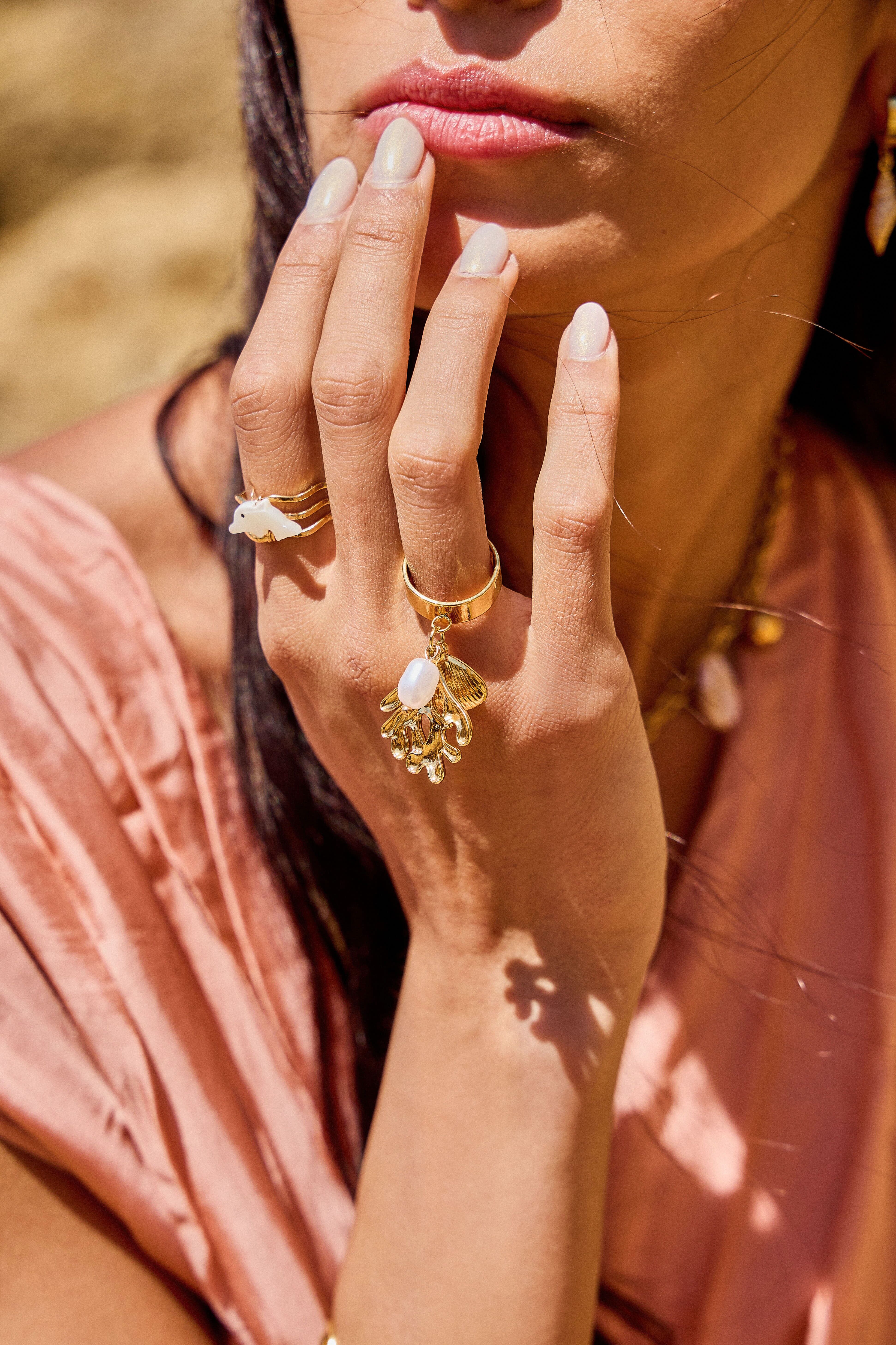 Bague Coquillage & Corail Doré – L’Élégance de l’Océan