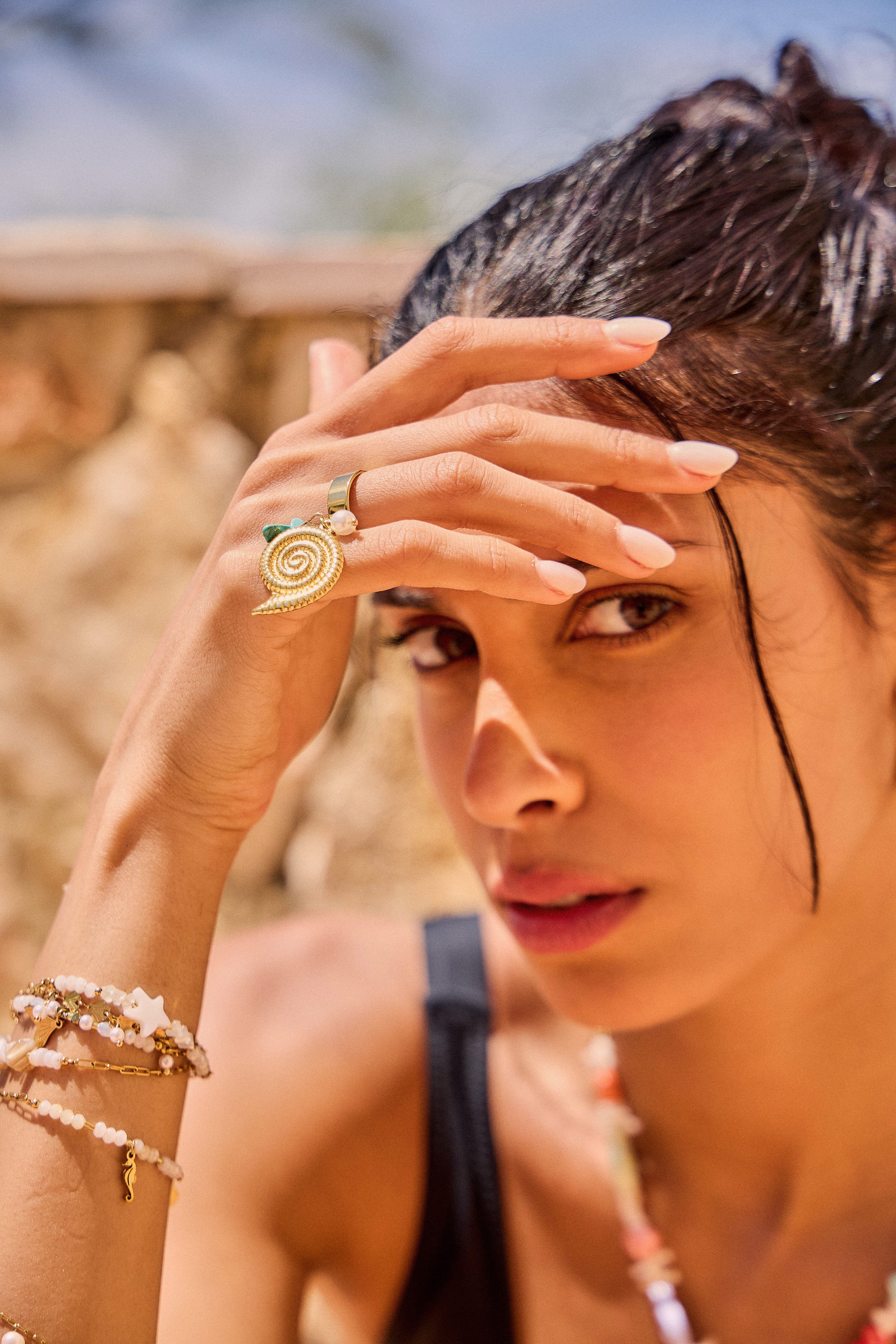 Bague Breloque Nacre Fleur – Éclat Floral en Acier Inoxydable