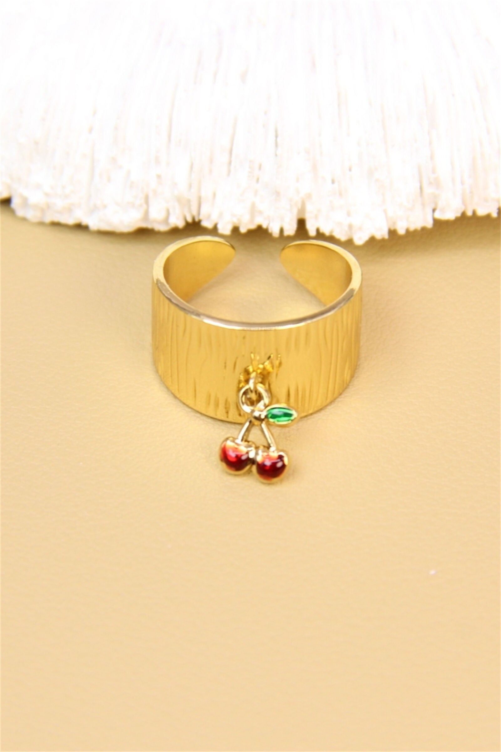 Bague en acier inoxydable avec pendentif cerise émaillée – Bijou fruité et tendance