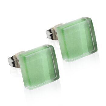 Boucles d'oreilles clous carrées avec pierre / vert anis / upcyclées & faites main 1