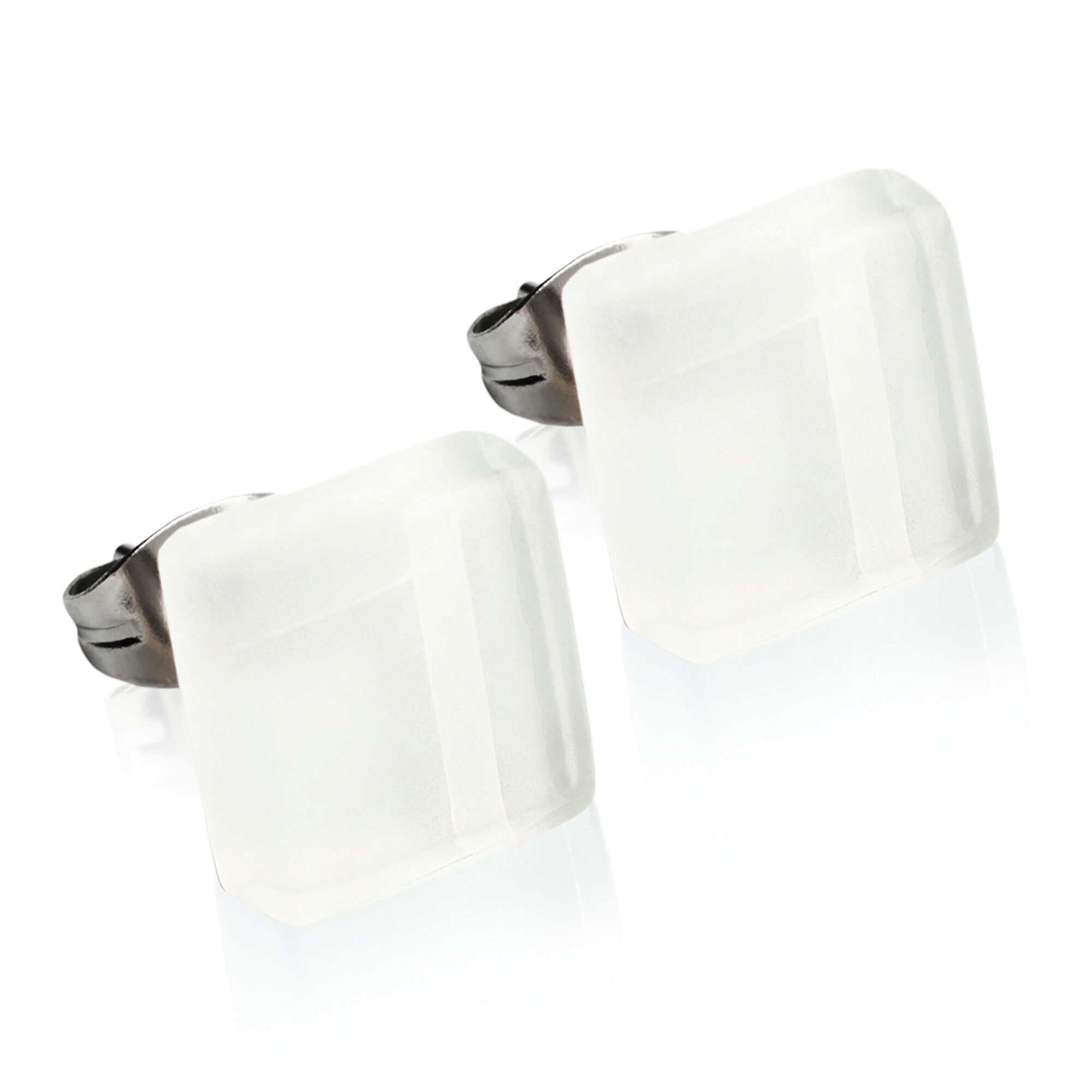 Boucles d'oreilles clous carrées avec pierre / blanc neige / upcyclées & faites main