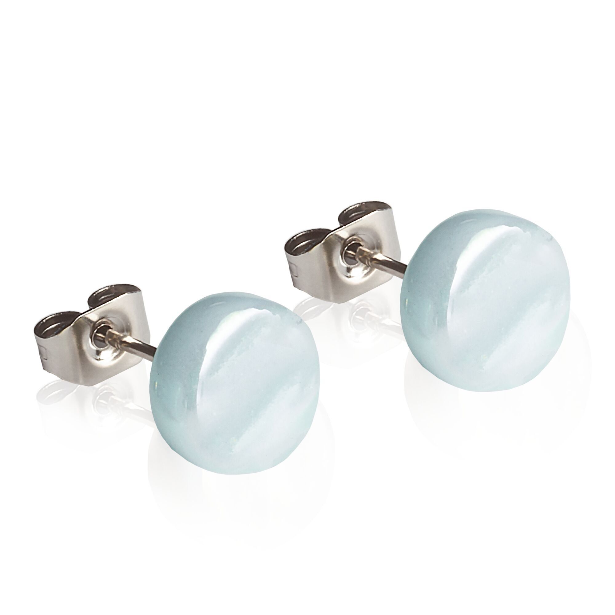 Semplici orecchini a bottone in vetro / azzurro cielo / riciclati e fatti a mano