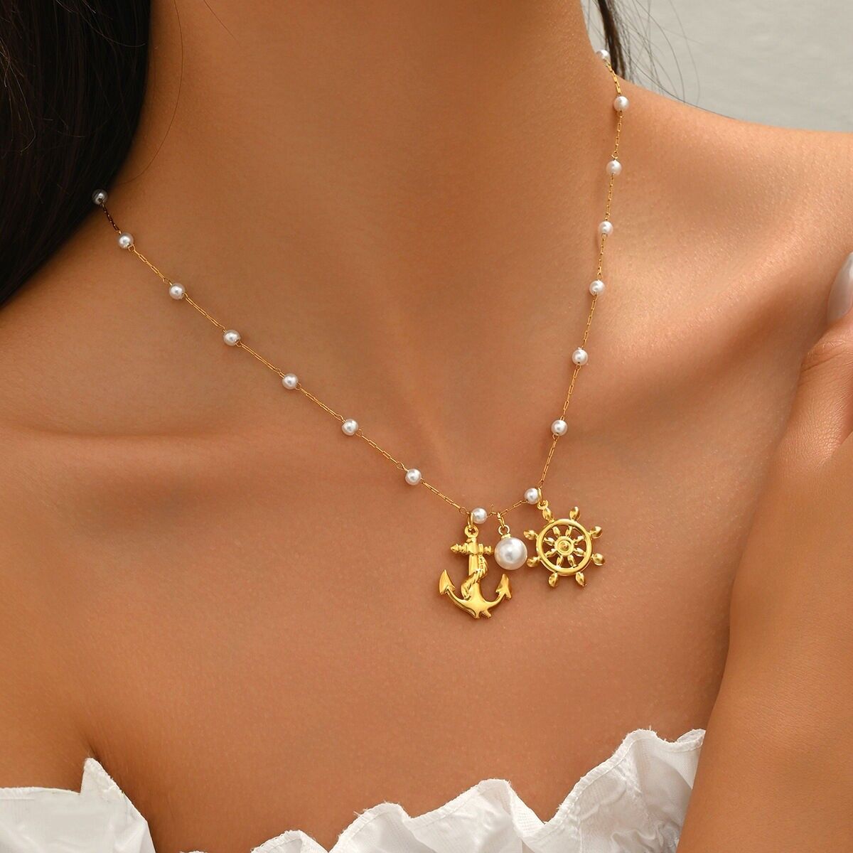 Nautische Goldkette – Weiße Perlen, Anker & Ruder