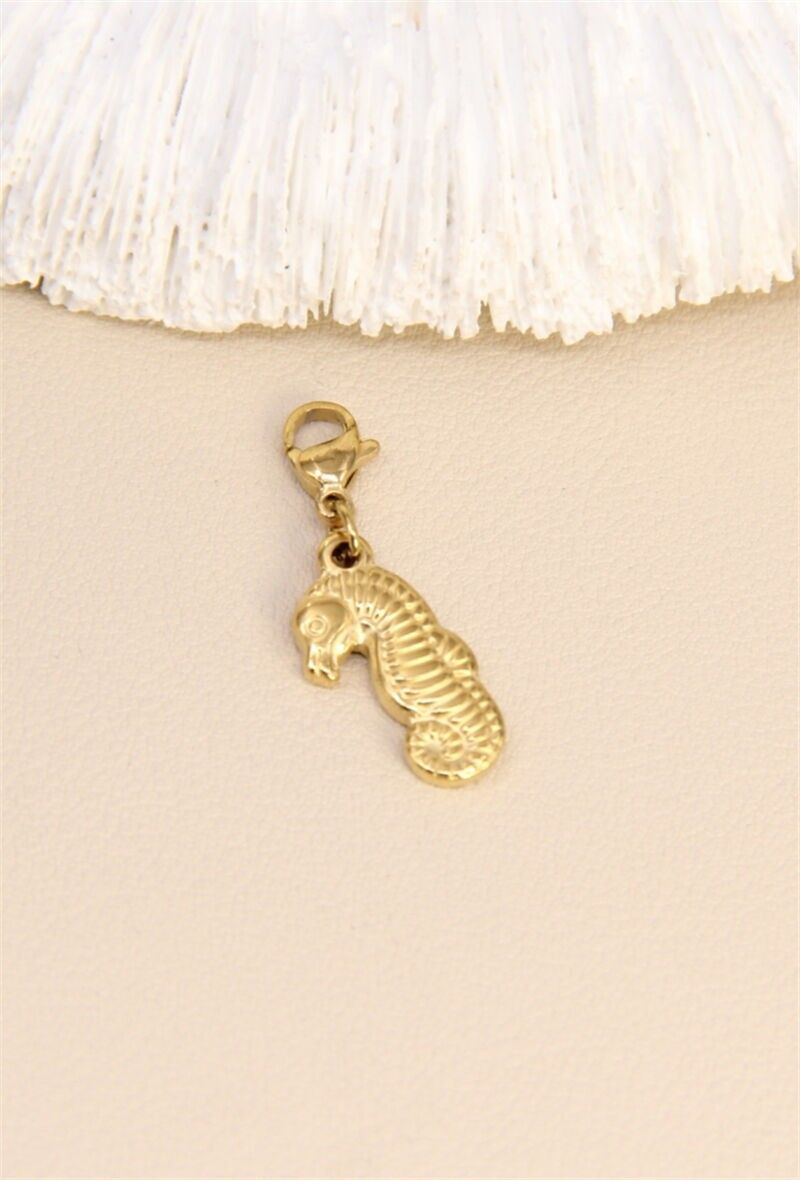 Charm Hippocampe Doré – Élégance marine en miniature