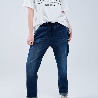 Jeans lavado oscuro con cordón y cintura elástica